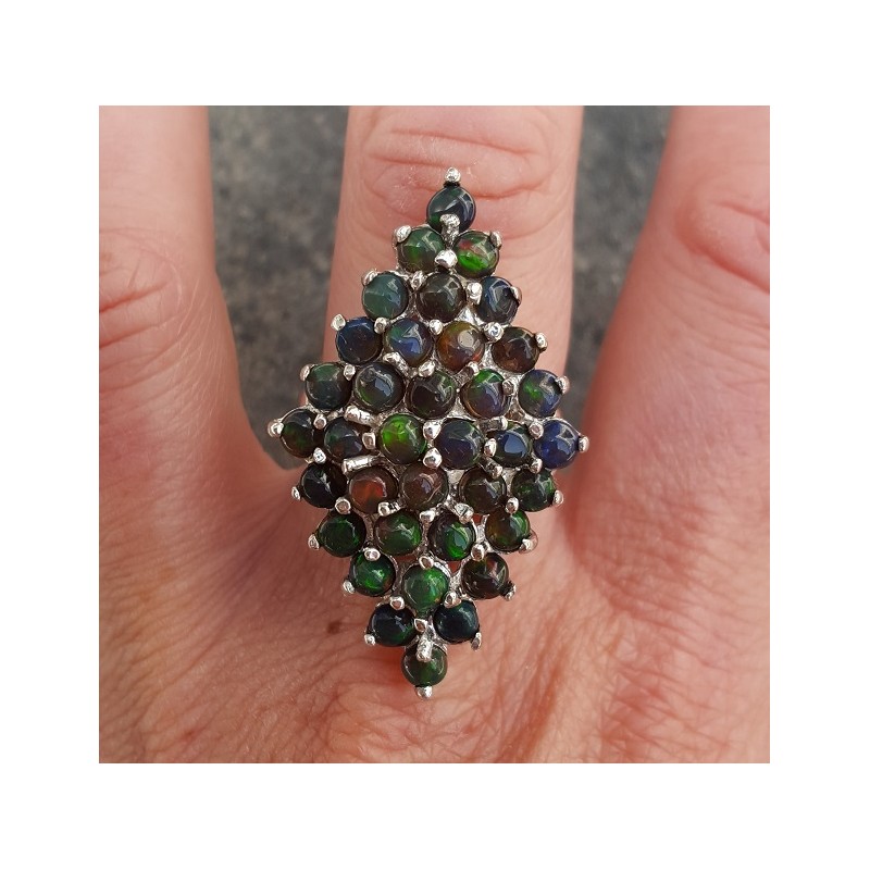 Zilveren ring gezet met zwarte Ethiopische Opalen 18 mm