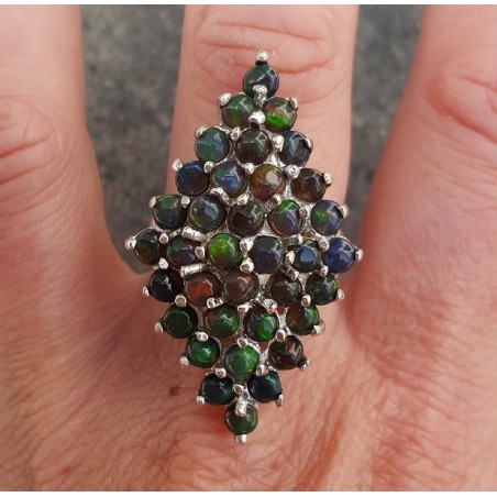 Zilveren ring gezet met zwarte Ethiopische Opalen 18 mm