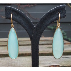Vergulde oorbellen gezet met smalle aqua Chalcedoon brioelet
