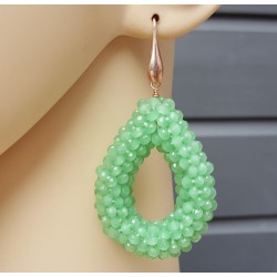 Oorbellen met open druppel van appeltjes groene kristallen
