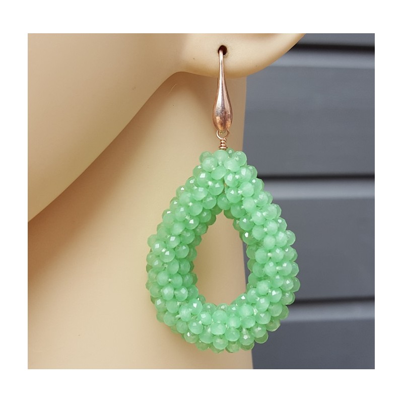 Oorbellen met open druppel van appeltjes groene kristallen