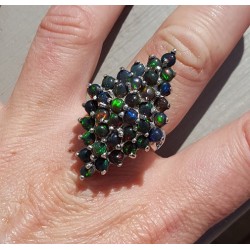 Zilveren ring gezet met zwarte Ethiopische Opalen 18 mm