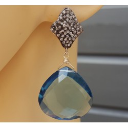 Zilveren oorbellen met blauwe Topaas quartz briolet en Zirkonia