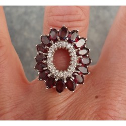 Zilveren ring gezet met Rhodoliet Granaat en Zirkonia 17.7 mm
