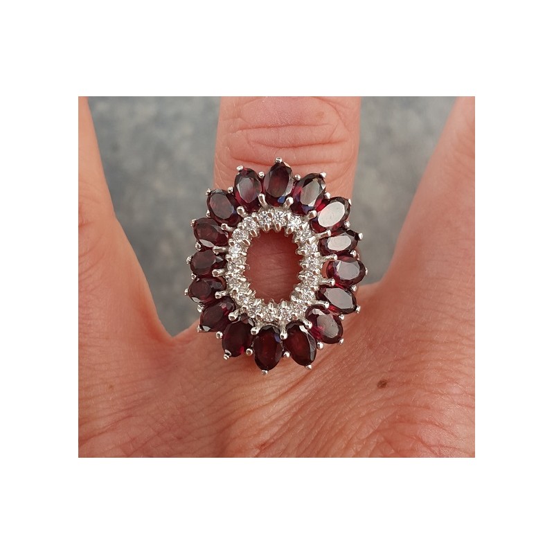 Zilveren ring gezet met Rhodoliet Granaat en Zirkonia 17.7 mm