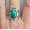 Zilveren ring gezet met Malachiet en bewerkte kop 18 mm