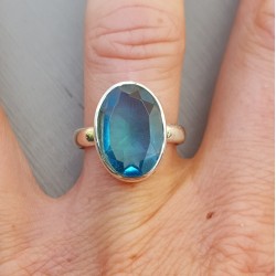 Zilveren ring gezet met ovale blauw Topaas 17 mm