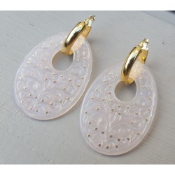 Creolen met ovale filligree /uitgesneden hanger licht roze Agaat