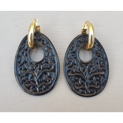 Creolen met ovale filligree /uitgesneden hanger van zwarte Onyx