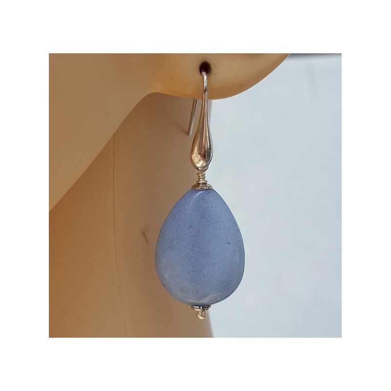 Oorbellen met gladde licht blauwe Jade briolet