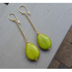 Lange oorbellen met gladde appeltjes groene Jade