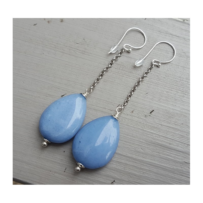 Lange oorbellen met gladde licht blauwe Jade briolet