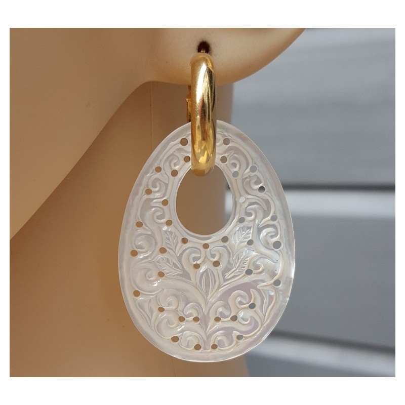 Creolen met ovale filligree /uitgesneden hanger van Parelmoer