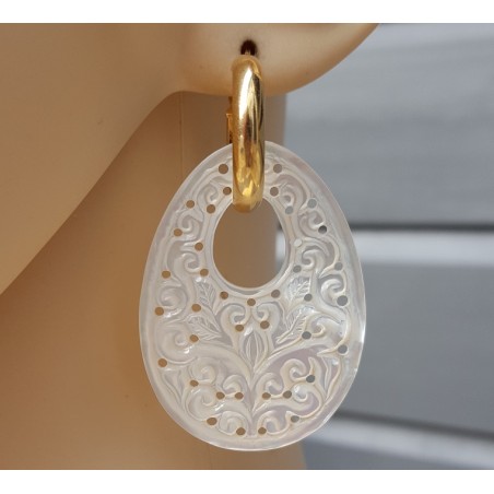 Creolen met ovale filligree /uitgesneden hanger van Parelmoer