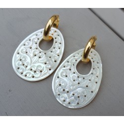 Creolen met ovale filligree /uitgesneden hanger van Parelmoer