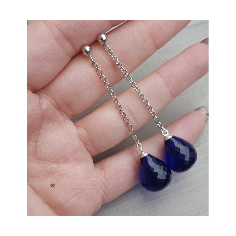Lange oorbellen met grote Saffier blauwe quartz briolet