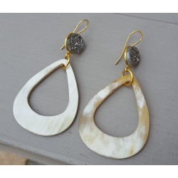 Vergulde oorbellen druzy Titanium en Buffelhoorn druppel