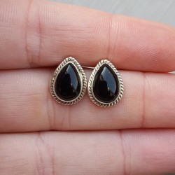 Zilveren oorknoppen met druppelvormige zwarte Onyx