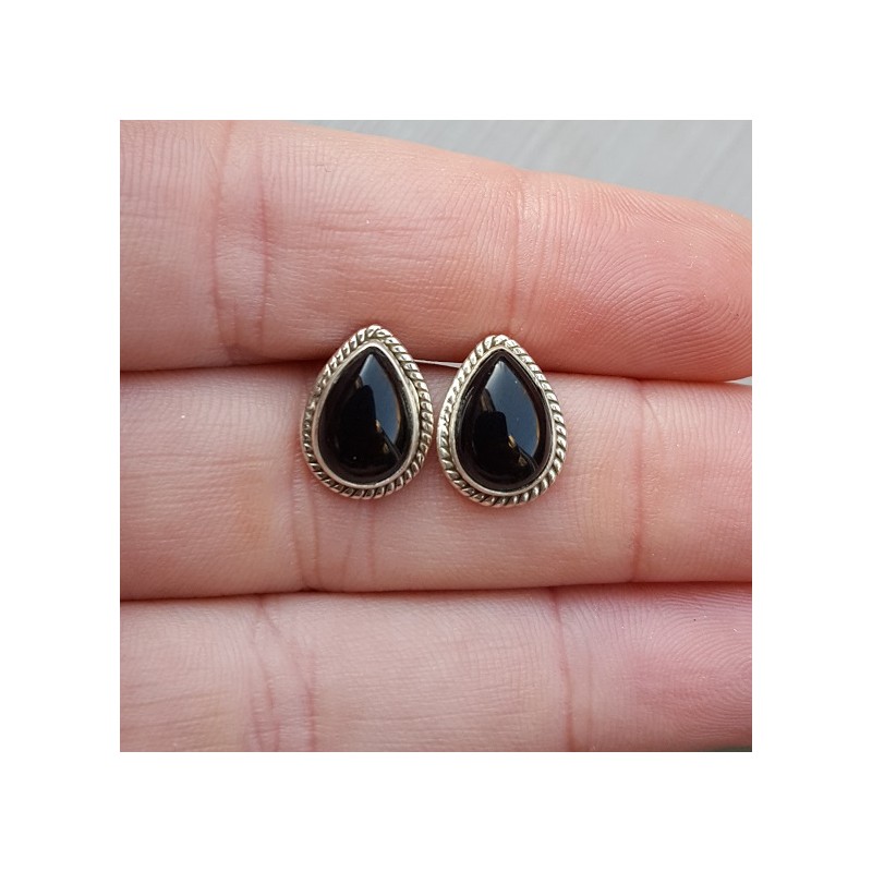 Zilveren oorknoppen met druppelvormige zwarte Onyx