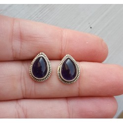 Zilveren oorknoppen met druppelvormige cabochon Amethist