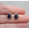 Zilveren oorknoppen met druppelvormige cabochon Amethist