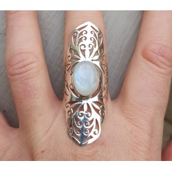 Zilveren ring met Maansteen in open bewerkte setting 19
