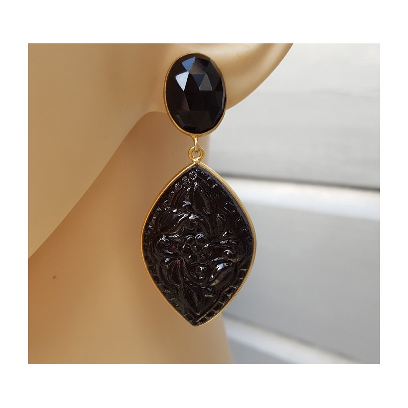 Vergulde oorbellen met ovale Onyx en uitgesneden Onyx