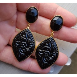 Vergulde oorbellen met ovale Onyx en uitgesneden Onyx
