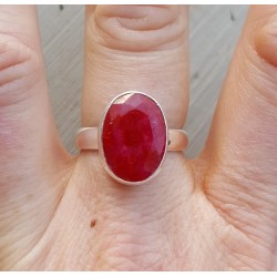 Zilveren ring met ovale Robijn 18 mm