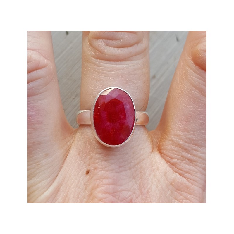 Zilveren ring met ovale Robijn 18 mm