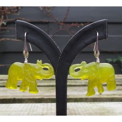 Zilveren oorbellen gezet met olifant van Serpentijn