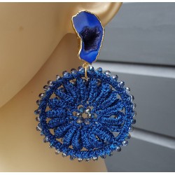 Vergulde oorbellen met Agaat geode en blauwe hanger met kristallen