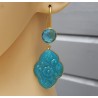 Vergulde oorbellen met blauw Topaas en uitgesneden Chalcedoon quartz