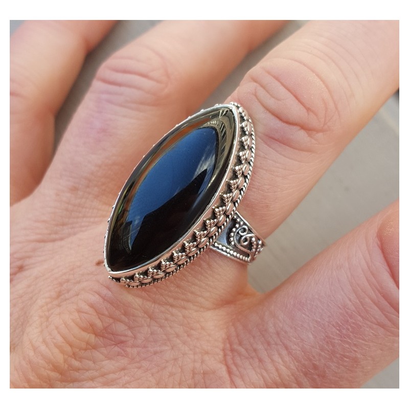 Zilveren ring met marquise Onyx in bewerkte setting 19