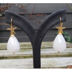 Vergulde oorbellen gezet met witte Jade briolet