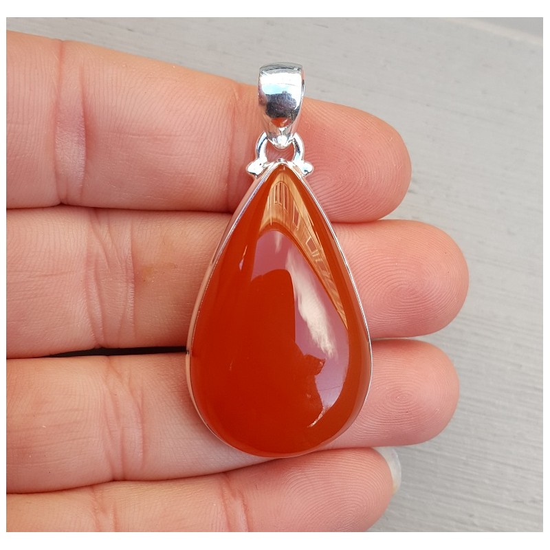 Zilveren hanger gezet met druppelvormige cabochon Carneool