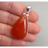 Zilveren hanger gezet met druppelvormige cabochon Carneool