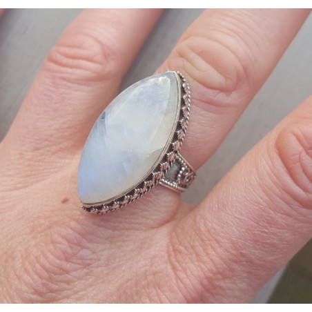 Zilveren ring met marquise Maansteen in bewerkte setting 19 mm