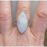 Zilveren ring met marquise Maansteen in bewerkte setting 19 mm