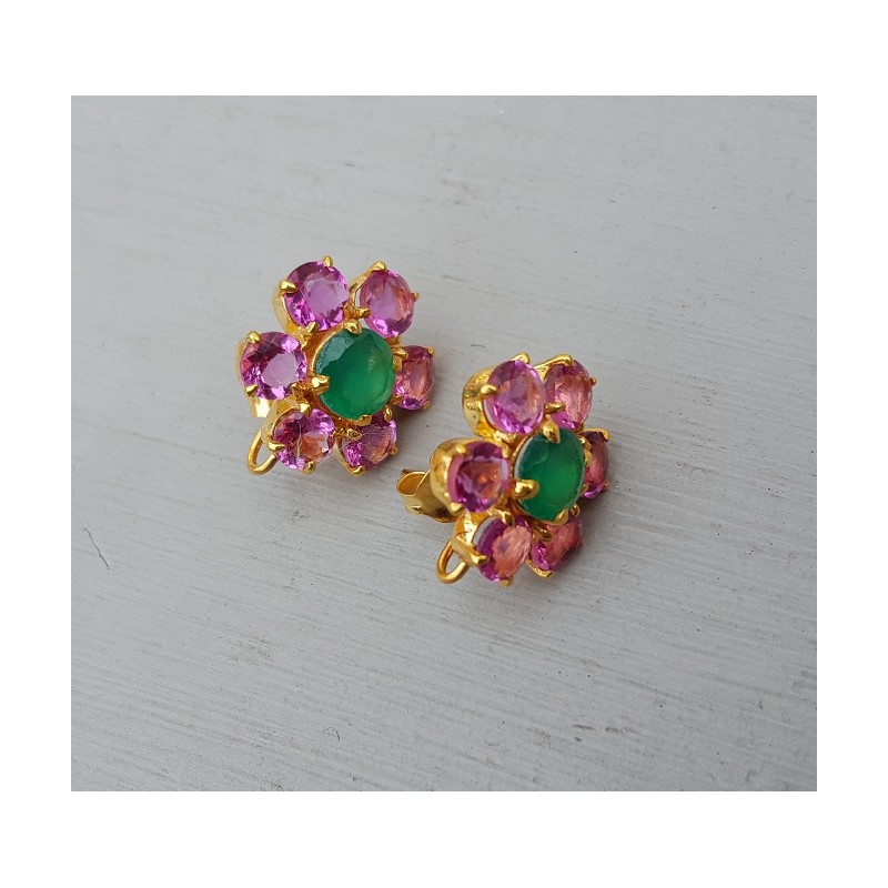 Vergulde oorknoppen met roze Toermalijn quartz en groene Onyx