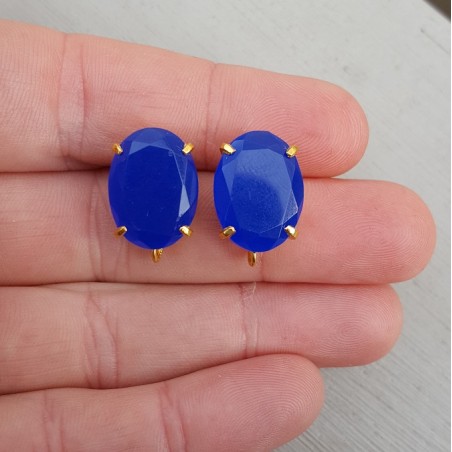 Vergulde oorknoppen gezet met kobalt blauwe Chalcedoon