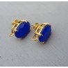 Vergulde oorknoppen gezet met kobalt blauwe Chalcedoon