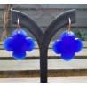 Vergulde oorbellen gezet met klaver van blauw Chalcedoon