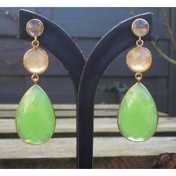 Vergulde oorbellen gezet met perzik en groen Chalcedoon