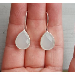 Zilveren oorbellen met druppelvormige aqua Chalcedoon