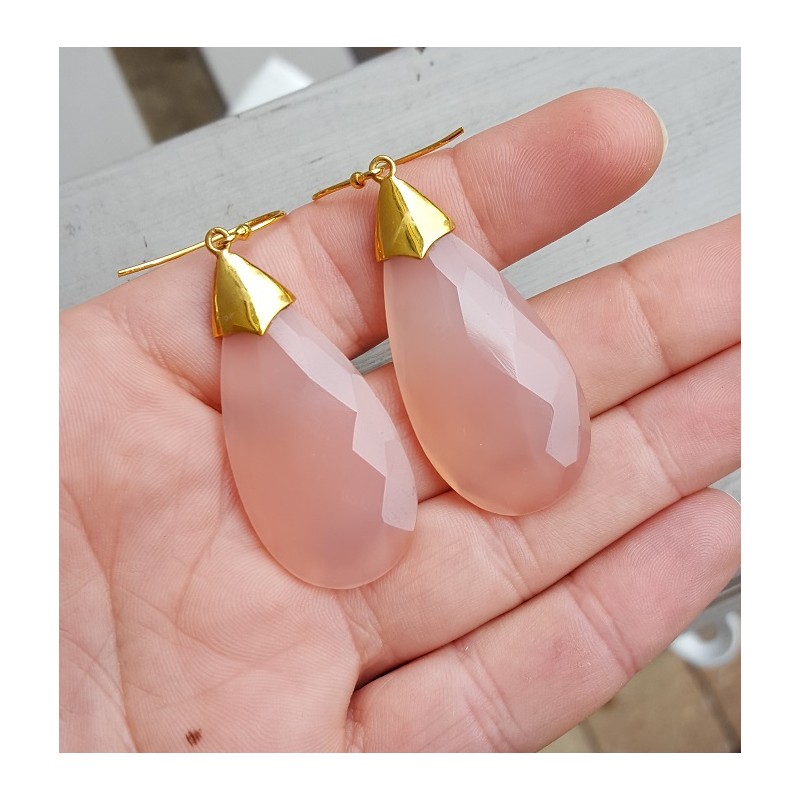 Vergulde oorbellen met grote roze Chalcedoon briolet