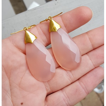 Vergulde oorbellen met grote roze Chalcedoon briolet