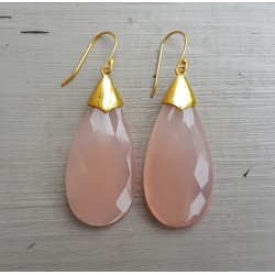 Vergulde oorbellen met grote roze Chalcedoon briolet