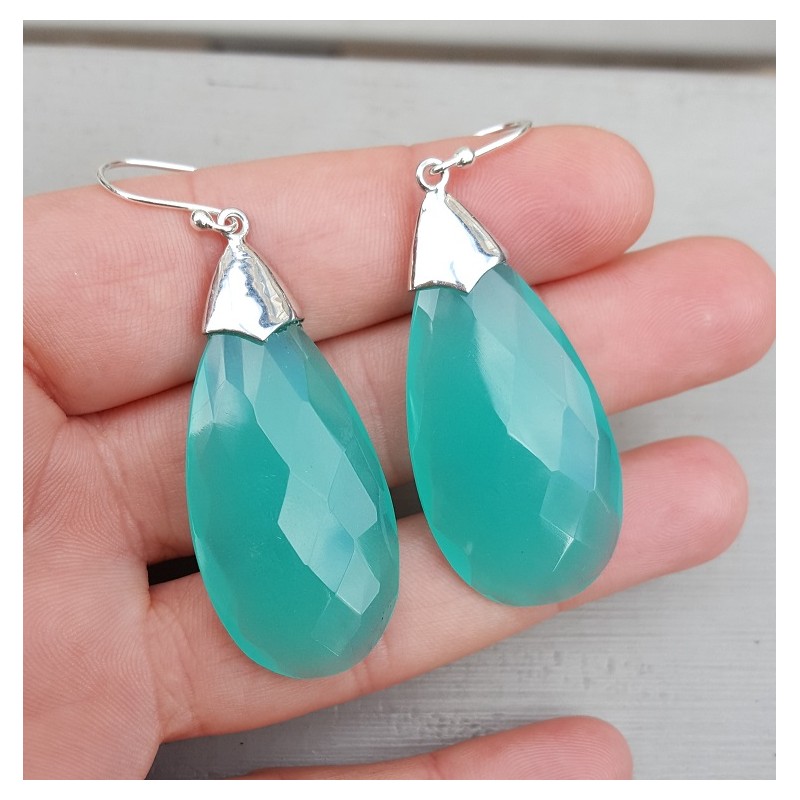 Zilveren oorbellen met grote aqua Chalcedoon briolet