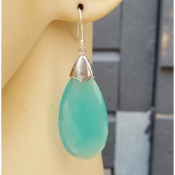 Zilveren oorbellen met grote aqua Chalcedoon briolet
